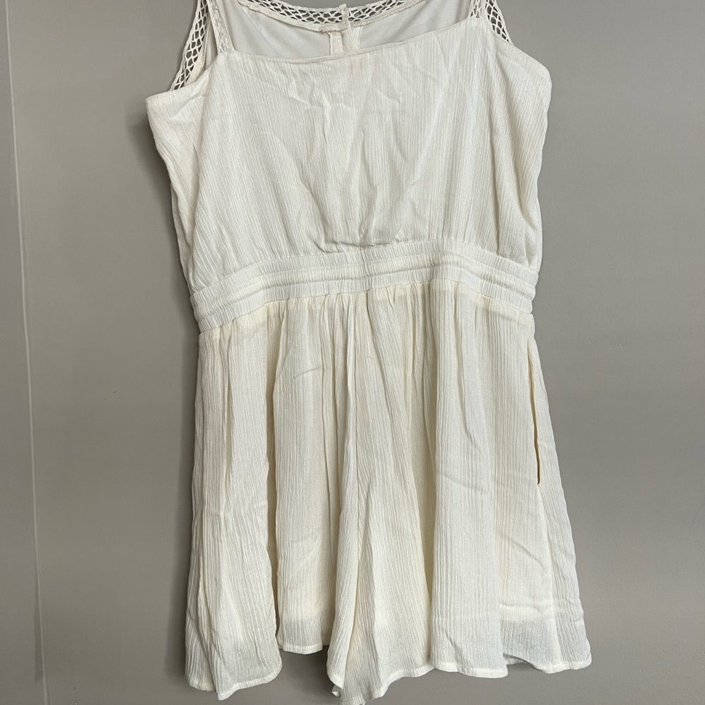 Cream onetheland Size M romper - Picture 2 of 2
